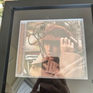 Authentic Signed Red Taylor’s Version CD 🧣